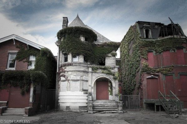 Check Out These Abandoned Houses That Will Haunt Your