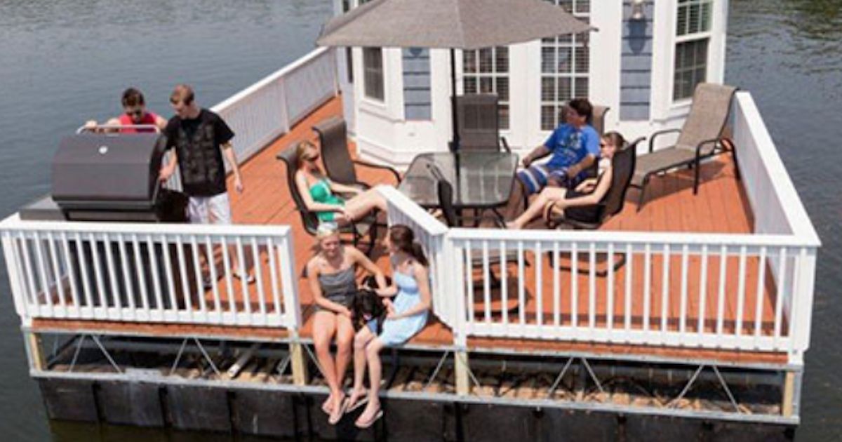 This Houseboat Allows You to Relax on the Water Every Single Day