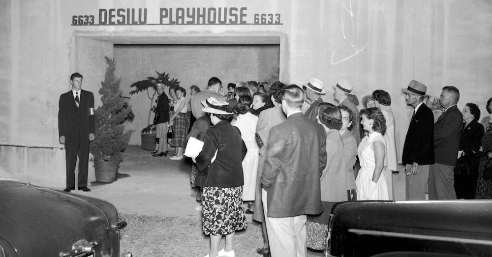 Each Show Was Filmed in Front of 300 Audience Members 