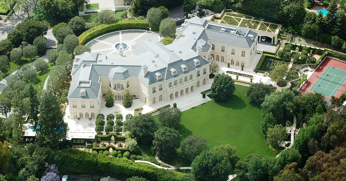 This NantucketStyle Home Sits on a Rooftop in New York City