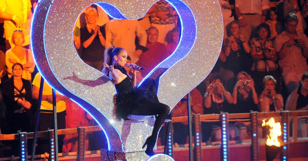 Jennifer Lopez Biography An In Depth Look At J Lo S Iconic Career