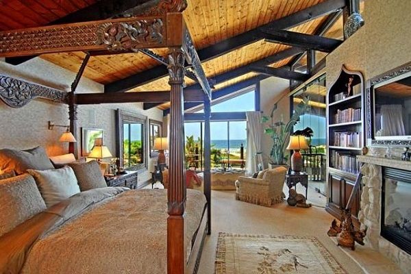 Kurt Russell and Goldie Hawn’s Beach Mansion