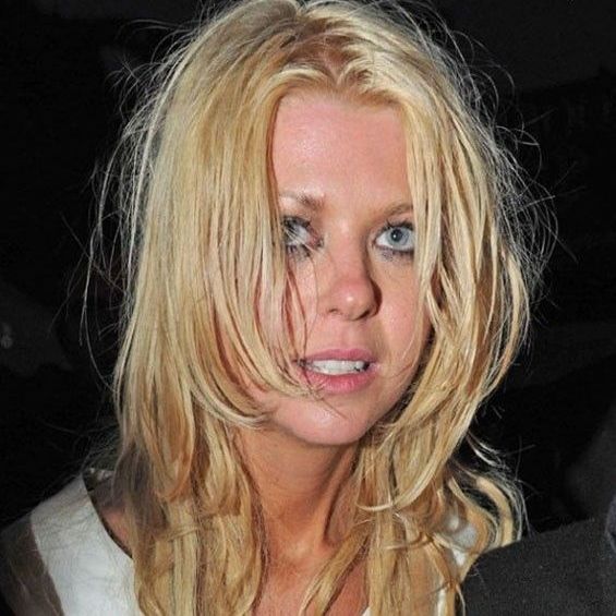 Bad Celeb Photos That Remind Us That They’re Regular People Too